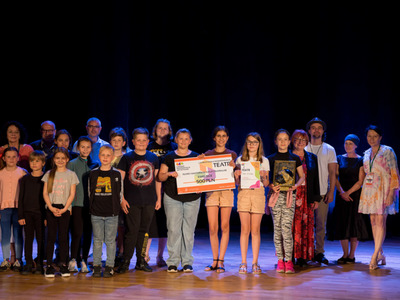 Zdjęcie grupowe - wręczenie nagród - Lubuskie Konfrontacje Artystyczne TEATR