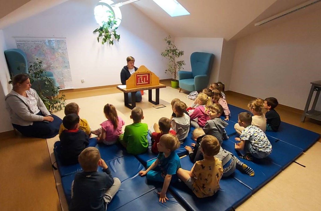 Książka najlepszym przyjacielem – zajęcia z teatrzykiem Kamishibai w bibliotece
