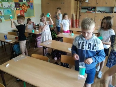 uczniowie podczas zajęć