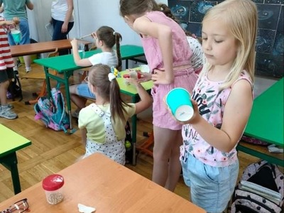 uczniowie podczas zajęć