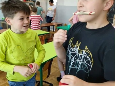 uczniowie podczas zajęć