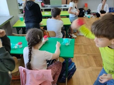 uczniowie podczas zajęć