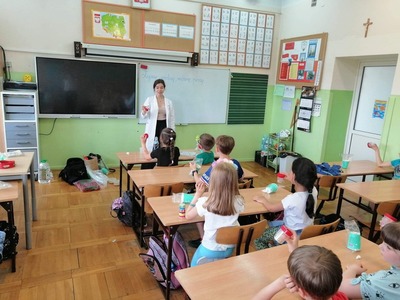 uczniowie podczas zajęć