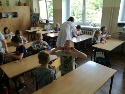 uczniowie podczas zajęć