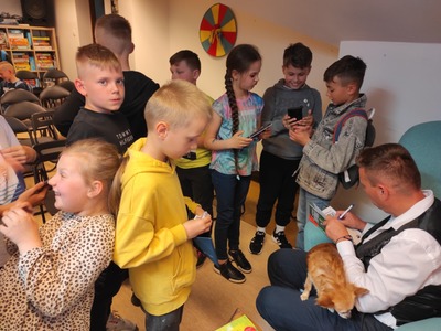 uczniowie podczas zajęć
