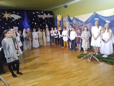 uczniowie podczas zajęć