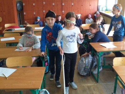 uczniowie podczas zajęć