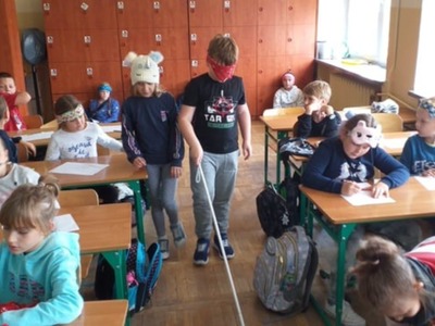 uczniowie podczas zajęć