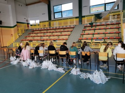 uczniowie podczas zajęć