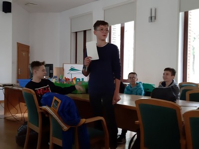 uczniowie podczas zajęć