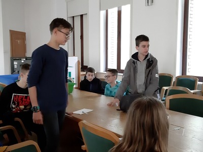 uczniowie podczas zajęć