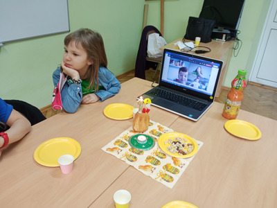 uczniowie podczas zajęć