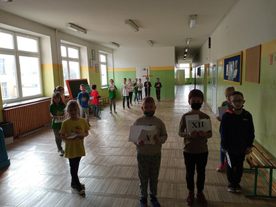 uczniowie podczas zajęć