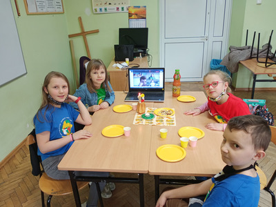 uczniowie podczas zajęć