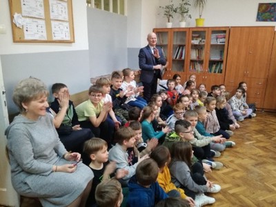 uczniowie z burmistrzem 