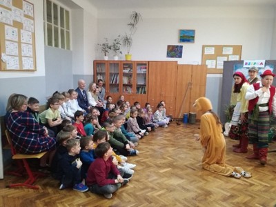 uczniowie z burmistrzem