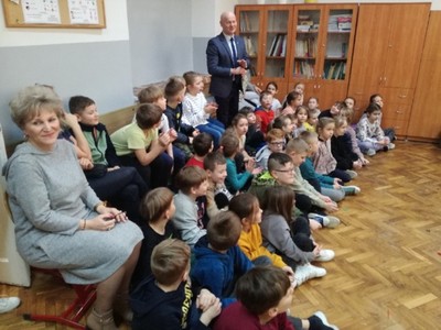 uczniowie z burmistrzem 