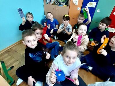 uczniowie podczas pracy
