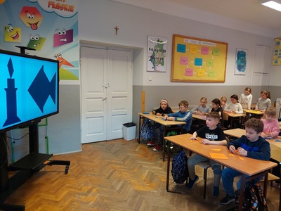 uczniowie podczas zajęć