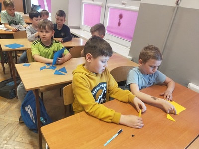 uczniowie podczas zajęć