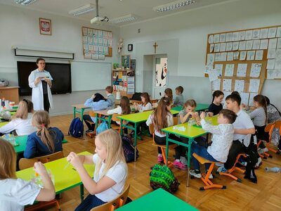 uczniowie podczas zajęć