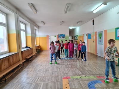 Uczniowie podczas zajęć 