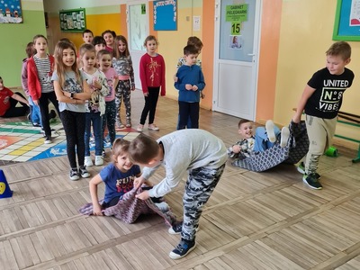 Uczniowie podczas zajęć 
