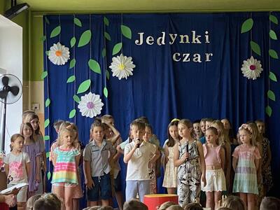 Uczniowie podczas apelu 