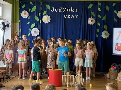 Uczniowie podczas apelu 