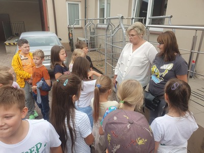 Uczniowie na poczcie