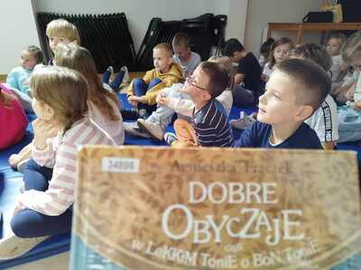 uczniowie podczas zajęć