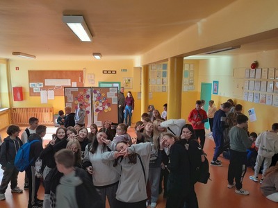 Uczniowie podczas zajęć