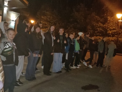 uczniowie podczas wycieczki