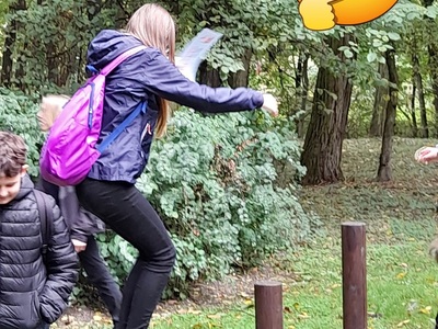 uczniowie na wycieczce