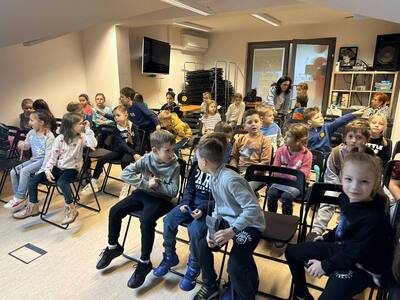 uczniowie podczas zajęć