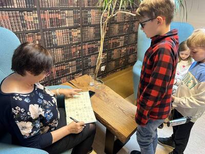 uczniowie podczas zajęć