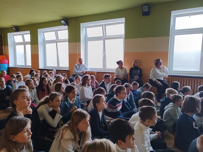 Uczniowie podczas apelu