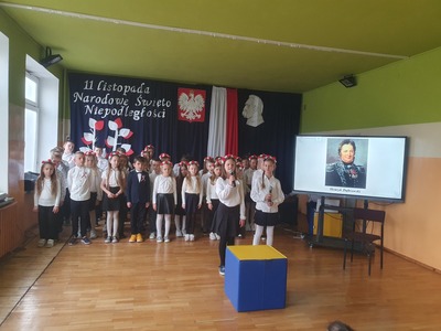 uczniowie podczas apelu