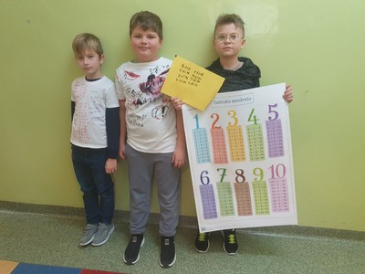 uczniowie podczas zajęć