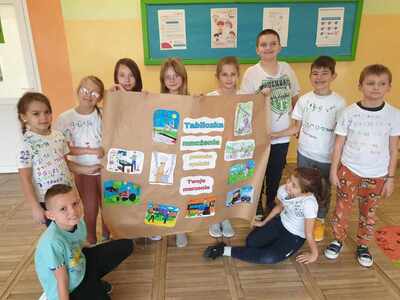 uczniowie podczas zajęć