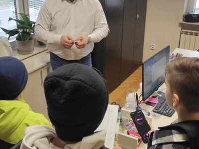 uczniowie podczas zajęć