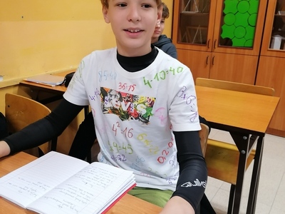 uczniowie podczas zajęć