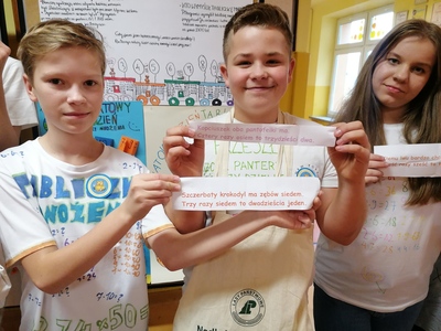 uczniowie podczas zajęć