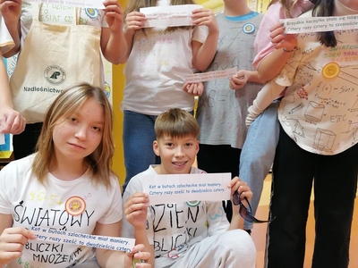 uczniowie podczas zajęć