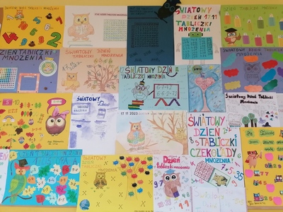 uczniowie podczas zajęć