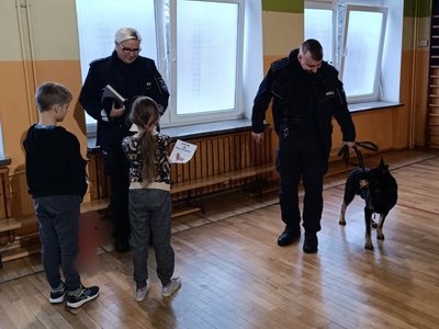 Uczniowie podczas zajęć 