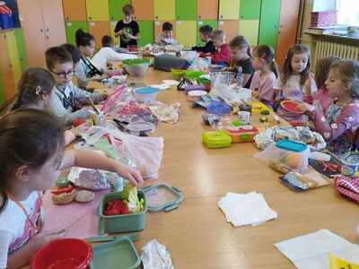 "Zdrowy i kolorowy Lunch Box do szkoły" w klasie 1a