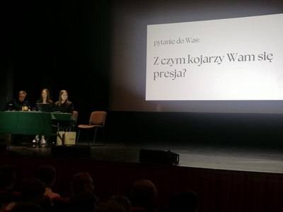 uczniowie podczas zajęć