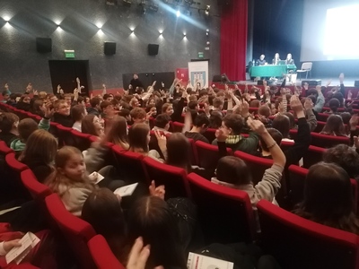 uczniowie podczas zajęć
