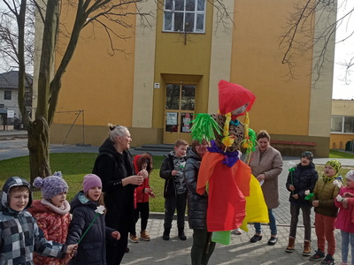 uczniowie podczas zajęć